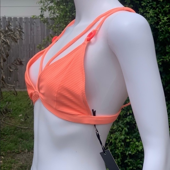 💋NWT Lovers + friends strappy ribbed modest coverage bikini top - Picture 9 of 16